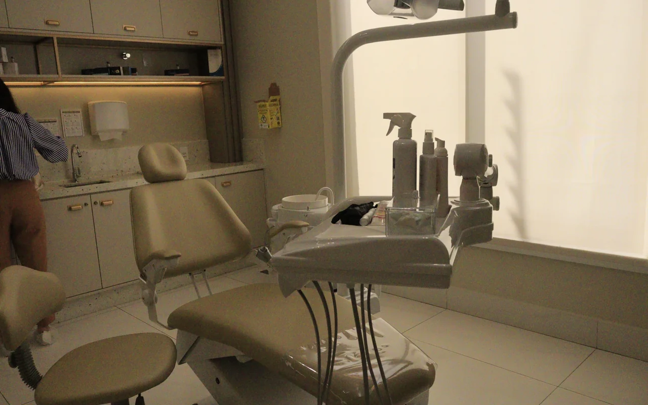 Consultório odontológico equipado